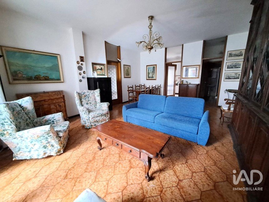 Apartment 7 rooms of 125 m² in Rovigo (45100)