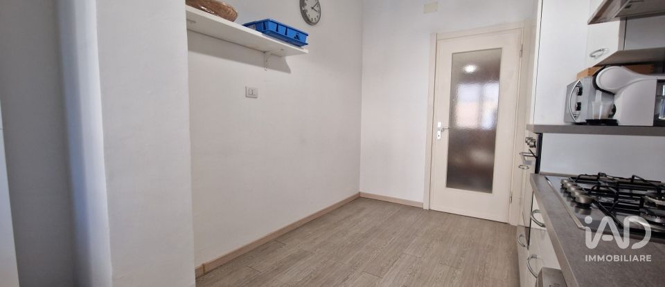Three-room apartment of 80 m² in Genova (16149)