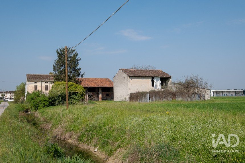 Rustico 9 locali di 435 m² in Castel Goffredo (46042)