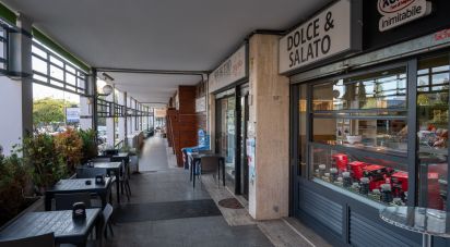 Negozio / locale commerciale di 114 m² in Roma (00142)