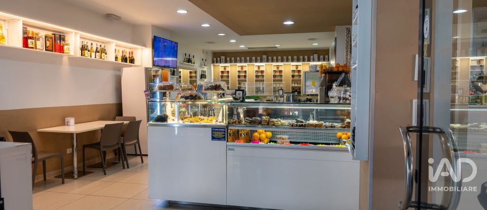 Shop / premises commercial of 114 m² in Roma (00142)