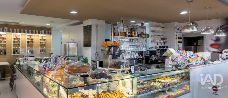 Shop / premises commercial of 114 m² in Roma (00142)