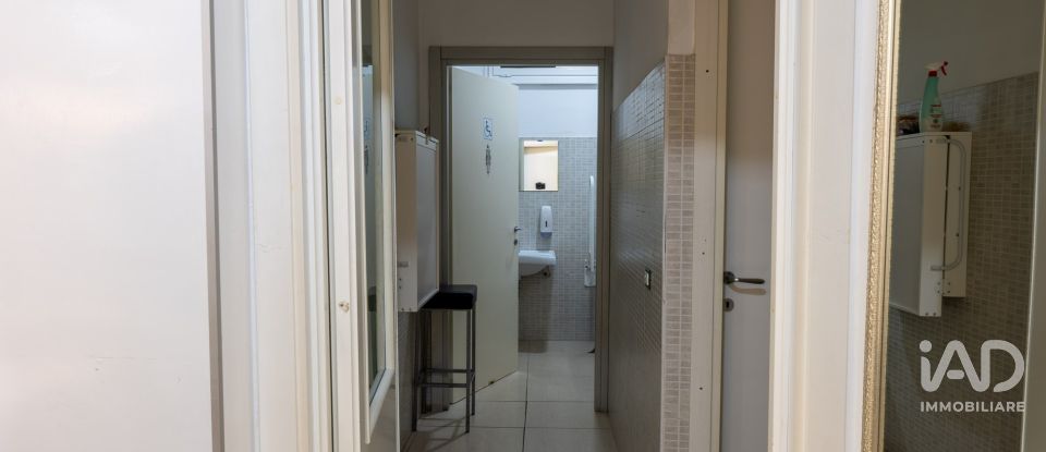 Shop / premises commercial of 114 m² in Roma (00142)