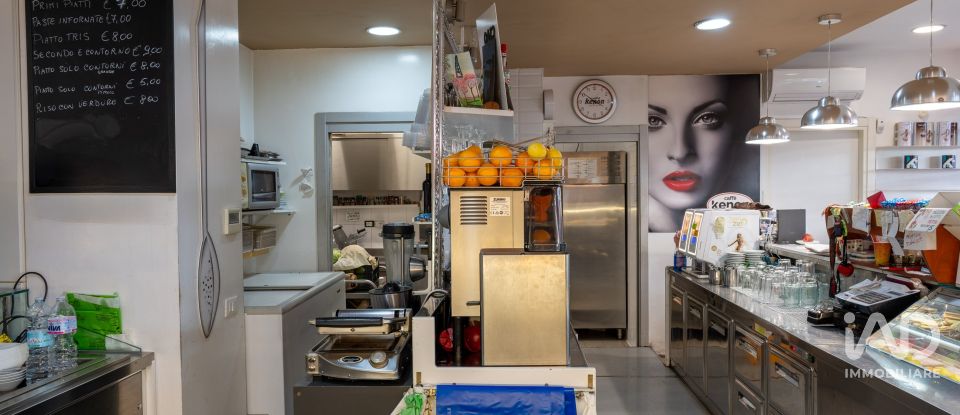 Shop / premises commercial of 114 m² in Roma (00142)