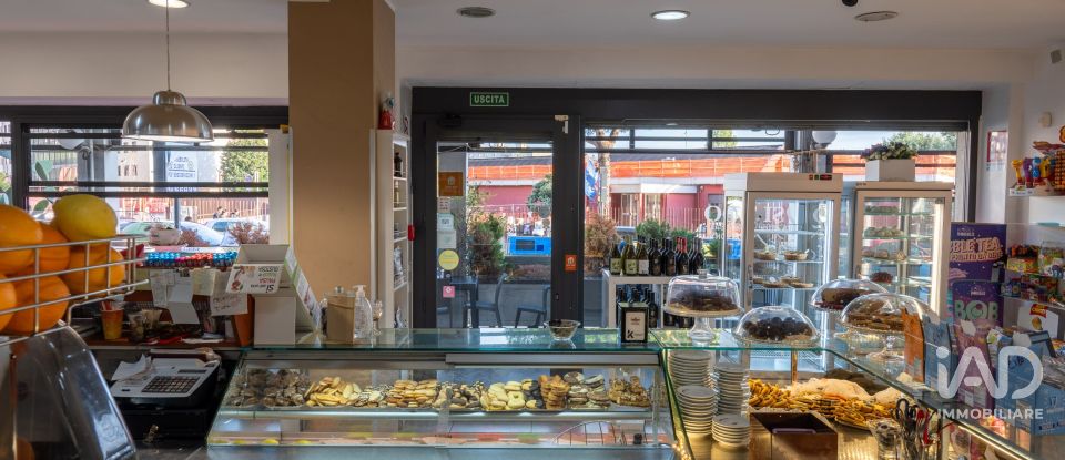 Shop / premises commercial of 114 m² in Roma (00142)