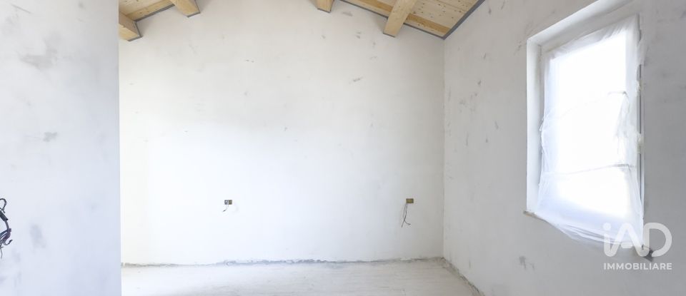 Appartamento 6 locali di 140 m² a Montemarciano (60018)
