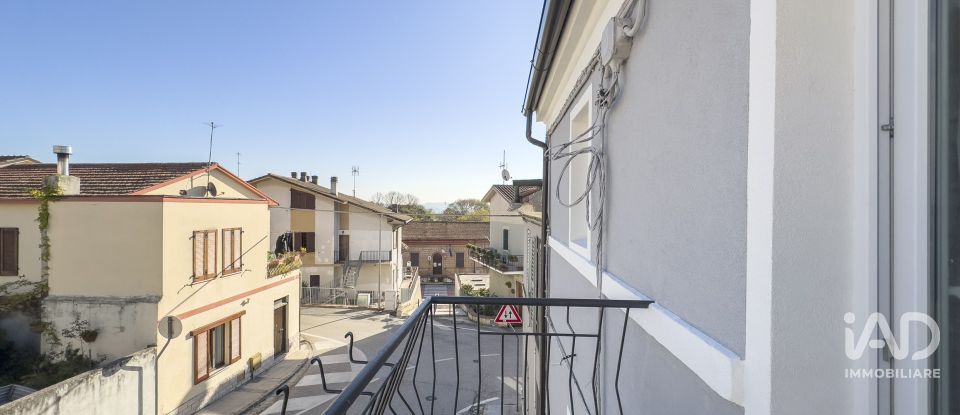 Appartamento 6 locali di 140 m² a Montemarciano (60018)