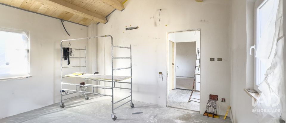 Appartamento 6 locali di 140 m² a Montemarciano (60018)