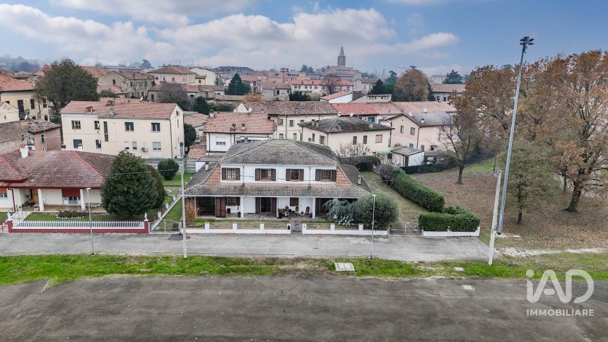 House 12 rooms of 396 m² in Portomaggiore (44015)