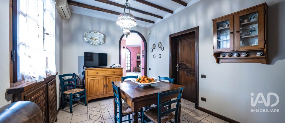 House 12 rooms of 396 m² in Portomaggiore (44015)