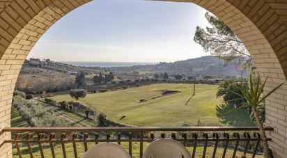 Villa Bifamiliare 8 locali di 233 m² in Civitanova Marche (62012)