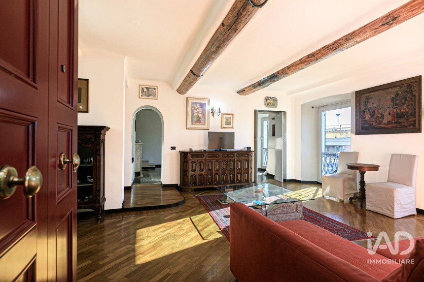 Appartamento 7 locali di 230 m² a Genova (16126)