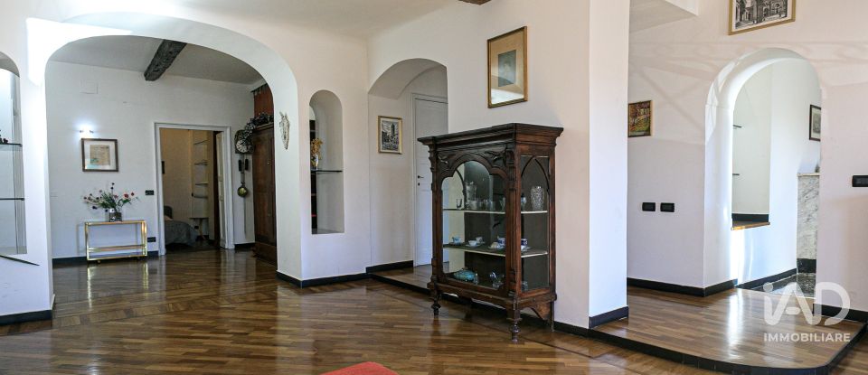 Appartamento 7 locali di 230 m² a Genova (16126)