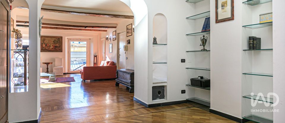 Appartamento 7 locali di 230 m² a Genova (16126)