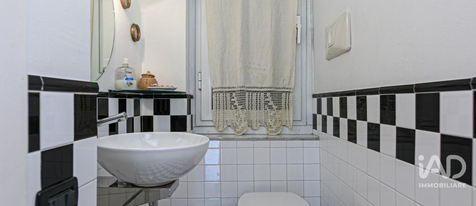 Appartamento 7 locali di 230 m² a Genova (16126)