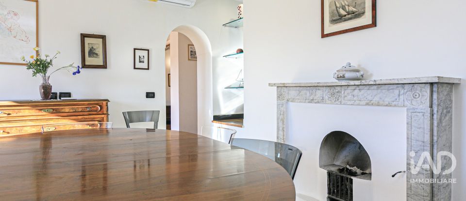 Appartamento 7 locali di 230 m² a Genova (16126)
