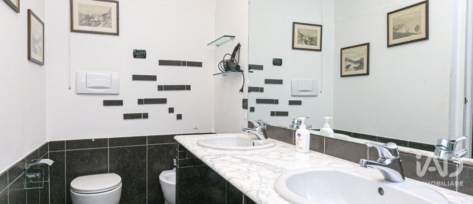 Appartamento 7 locali di 230 m² a Genova (16126)