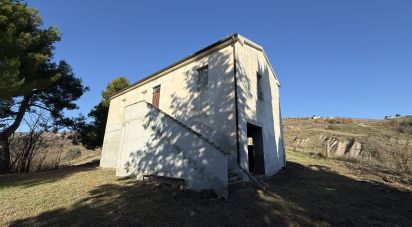 Land of 280,000 m² in Montefino (64030)