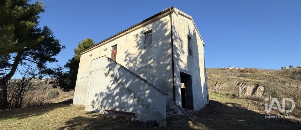 Land of 280,000 m² in Montefino (64030)