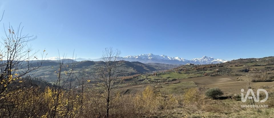 Land of 280,000 m² in Montefino (64030)