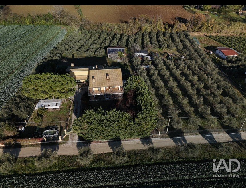 House 10 rooms of 350 m² in Giulianova (64021)