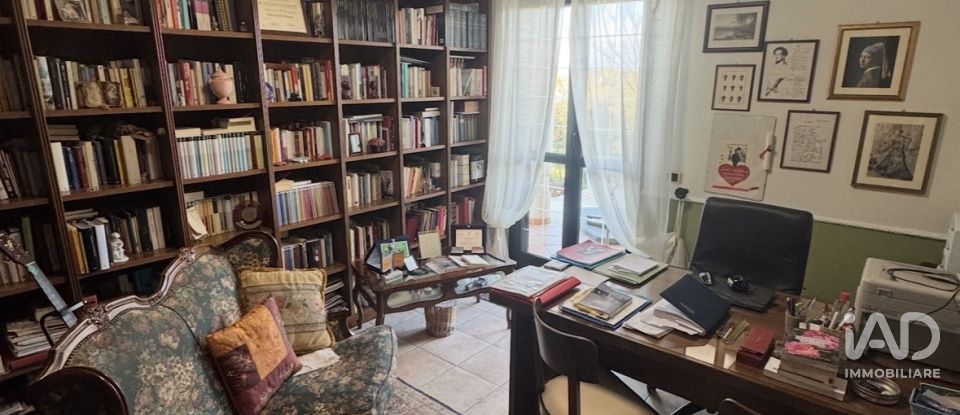 House 10 rooms of 350 m² in Giulianova (64021)