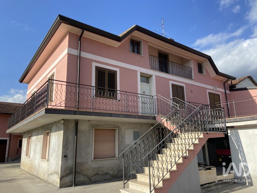 Appartamento 9 locali di 270 m² a Broccostella (03030)