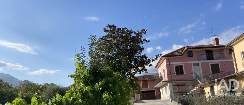 Appartamento 9 locali di 270 m² a Broccostella (03030)