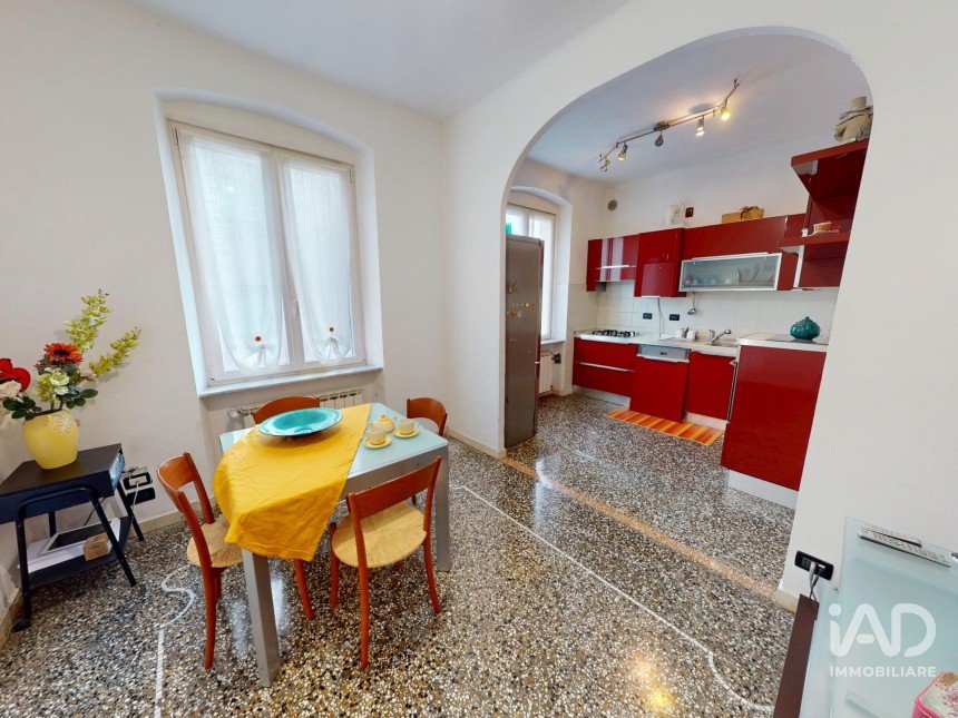 Apartment 6 rooms of 104 m² in Genova (16164)