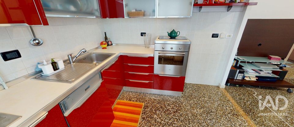 Apartment 6 rooms of 104 m² in Genova (16164)