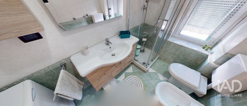 Apartment 6 rooms of 104 m² in Genova (16164)