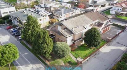 Negozio / locale commerciale di 1.204 m² in Vicenza (36100)