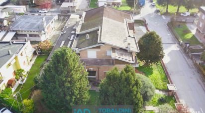 Negozio / locale commerciale di 1.204 m² in Vicenza (36100)