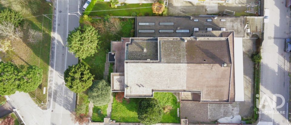 Shop / premises commercial of 1,204 m² in Vicenza (36100)