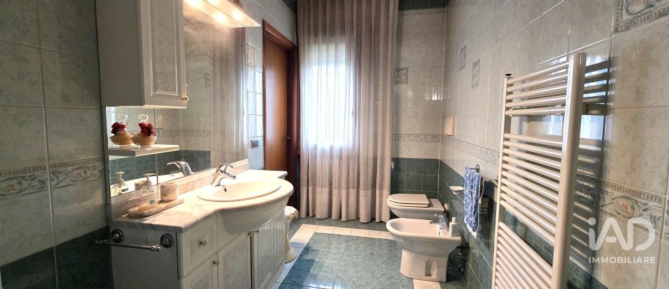 Shop / premises commercial of 1,204 m² in Vicenza (36100)