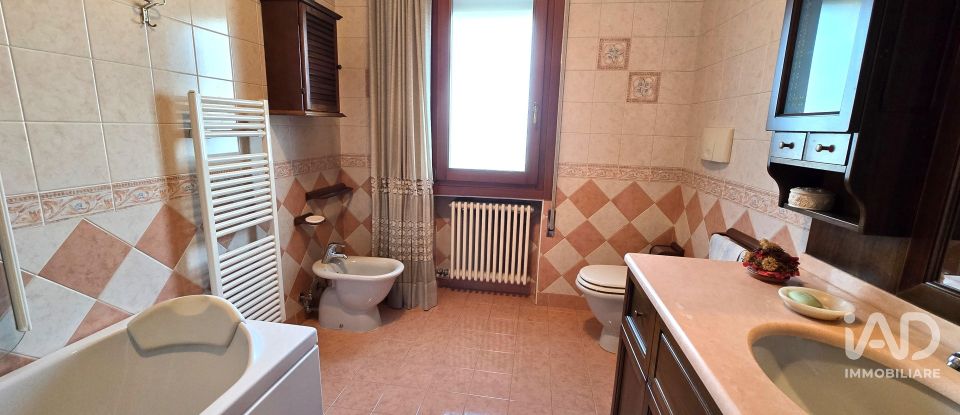 Shop / premises commercial of 1,204 m² in Vicenza (36100)