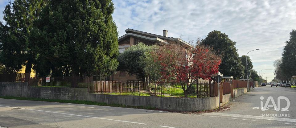 Shop / premises commercial of 1,204 m² in Vicenza (36100)