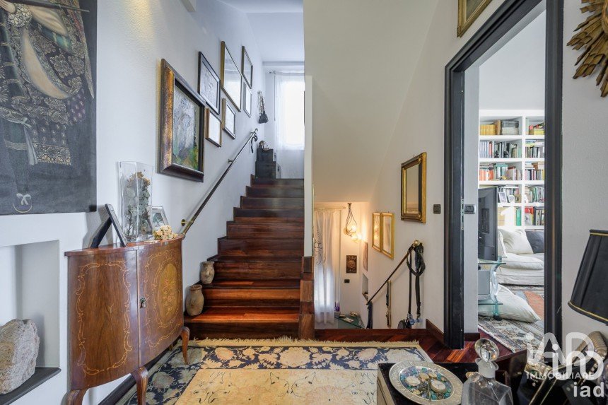 Abitazione 10 locali di 210 m² in Genova (16155)