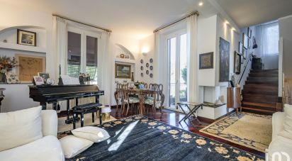 Mansion 10 rooms of 210 m² in Genova (16155)