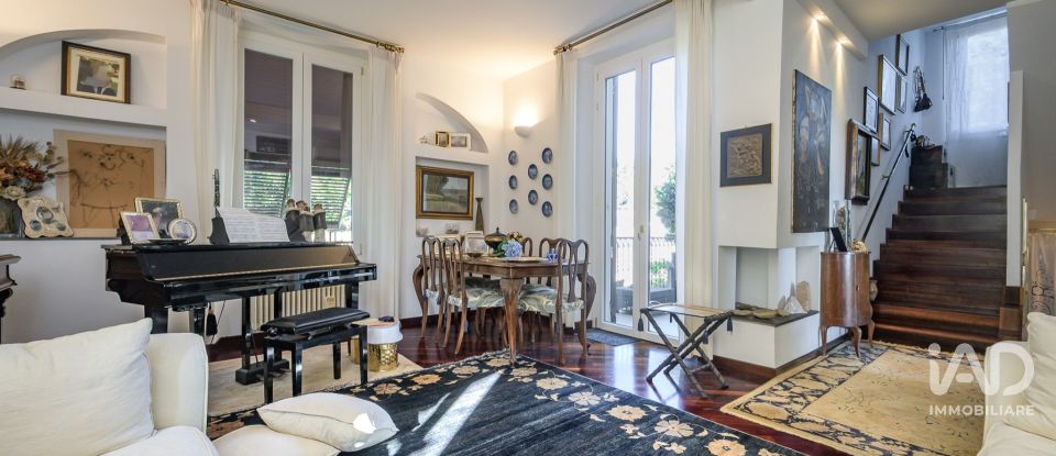 Abitazione 10 locali di 210 m² in Genova (16155)