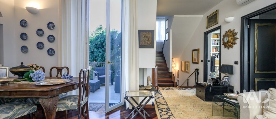 Abitazione 10 locali di 210 m² in Genova (16155)