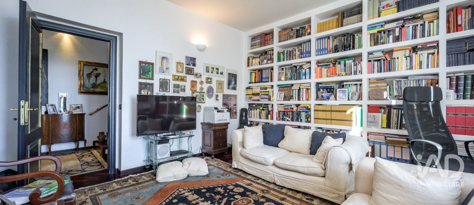 Abitazione 10 locali di 210 m² in Genova (16155)