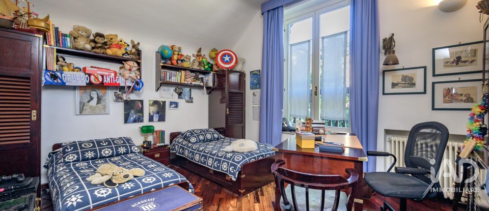 Abitazione 10 locali di 210 m² in Genova (16155)