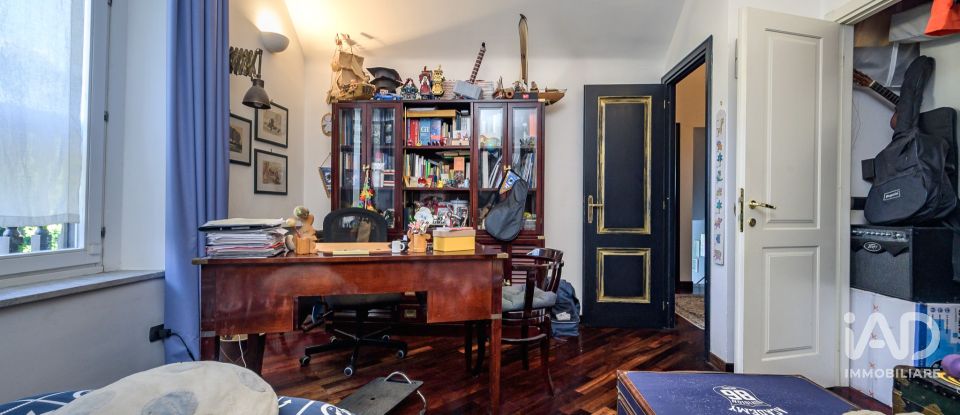 Abitazione 10 locali di 210 m² in Genova (16155)