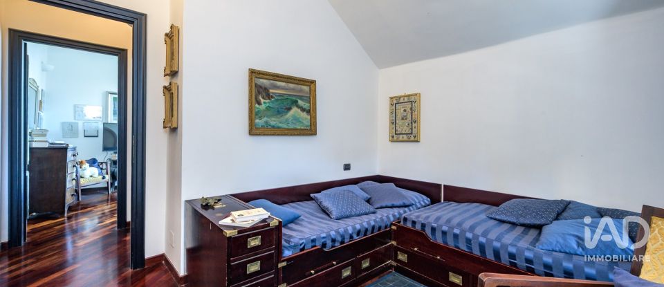 Abitazione 10 locali di 210 m² in Genova (16155)