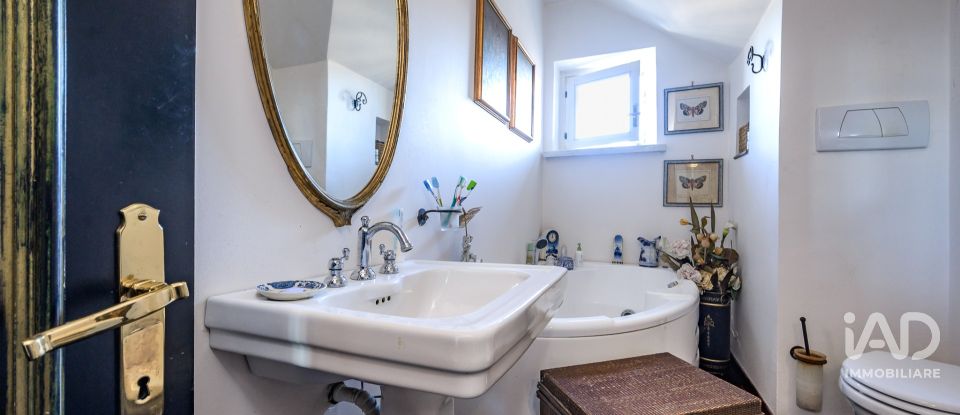 Abitazione 10 locali di 210 m² in Genova (16155)