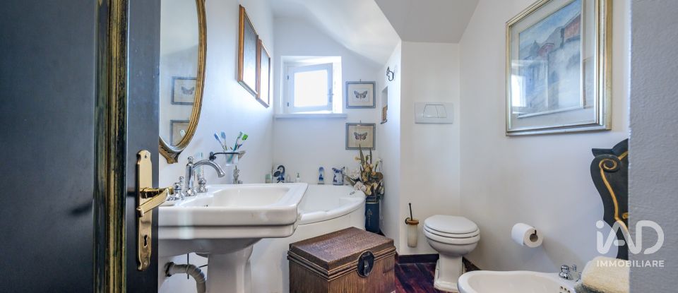 Abitazione 10 locali di 210 m² in Genova (16155)