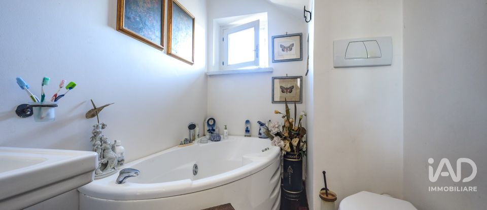 Abitazione 10 locali di 210 m² in Genova (16155)