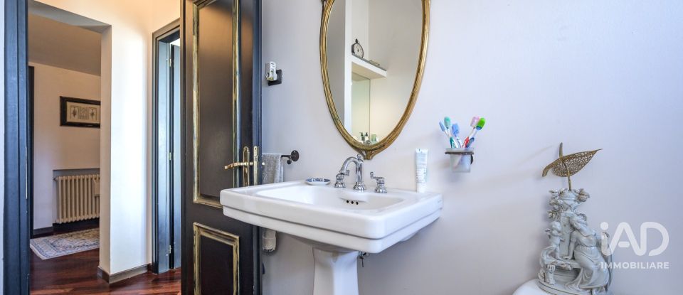 Abitazione 10 locali di 210 m² in Genova (16155)