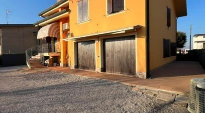 Casale 8 locali di 300 m² in Bondeno (44012)